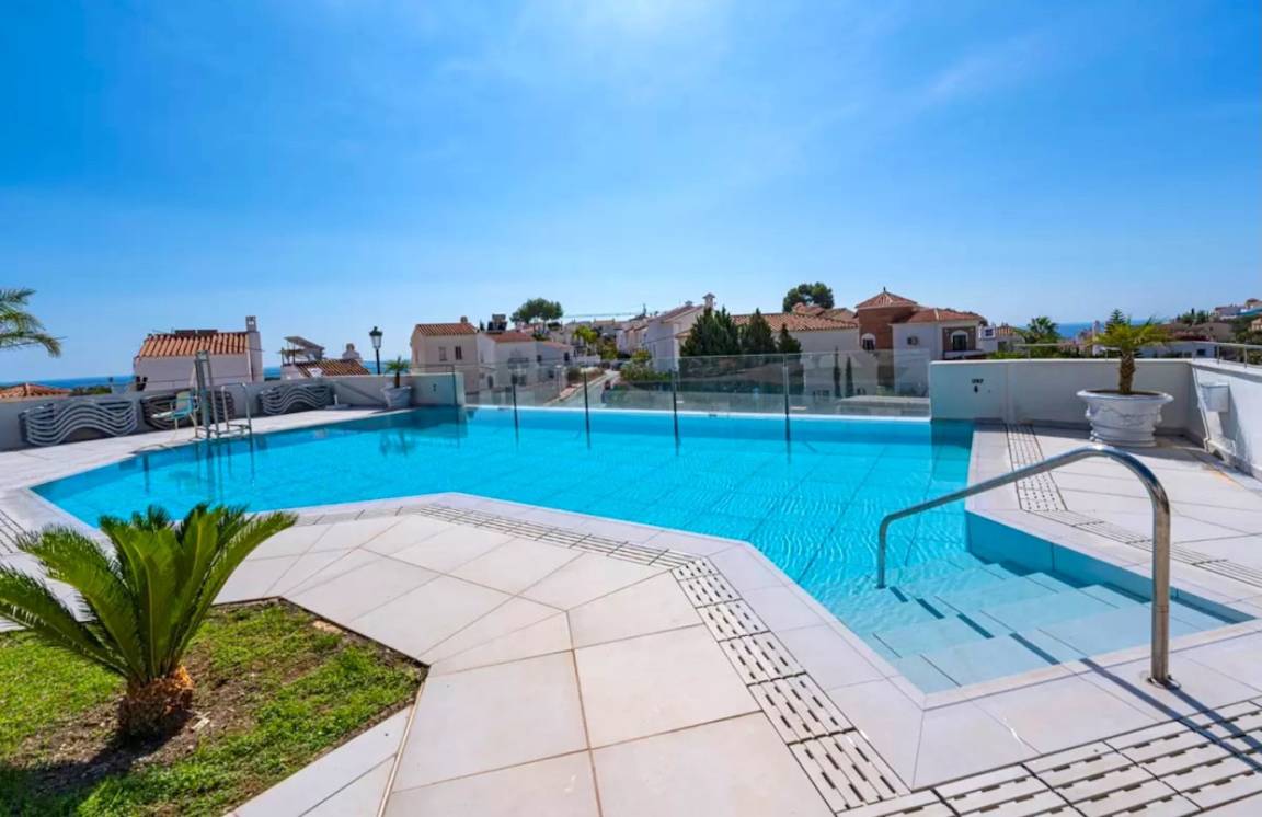 90 M² Apartamento ∙ 3 Habitaciones ∙ 6 Huéspedes - Nerja