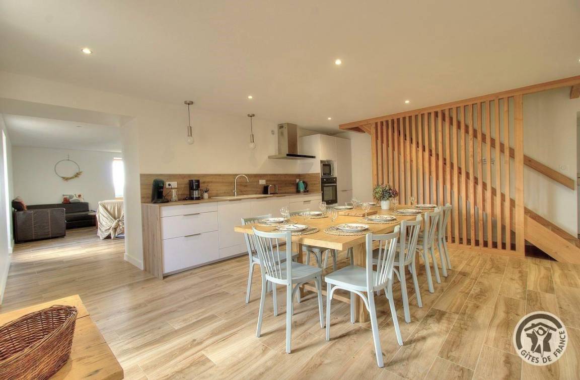 180 M² Gîte ∙ 4 Chambres ∙ 9 Personnes - Rhône