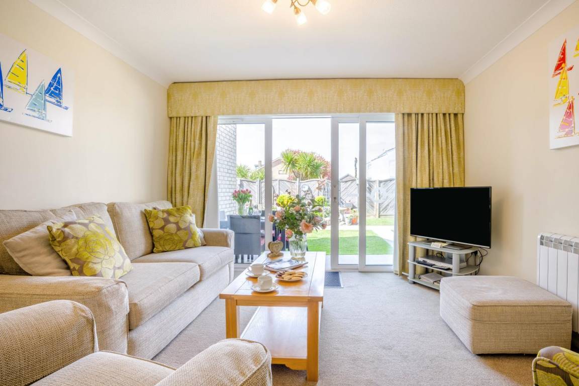 Apartment ∙ 3 Bedrooms ∙ 4 Guests - Mudeford