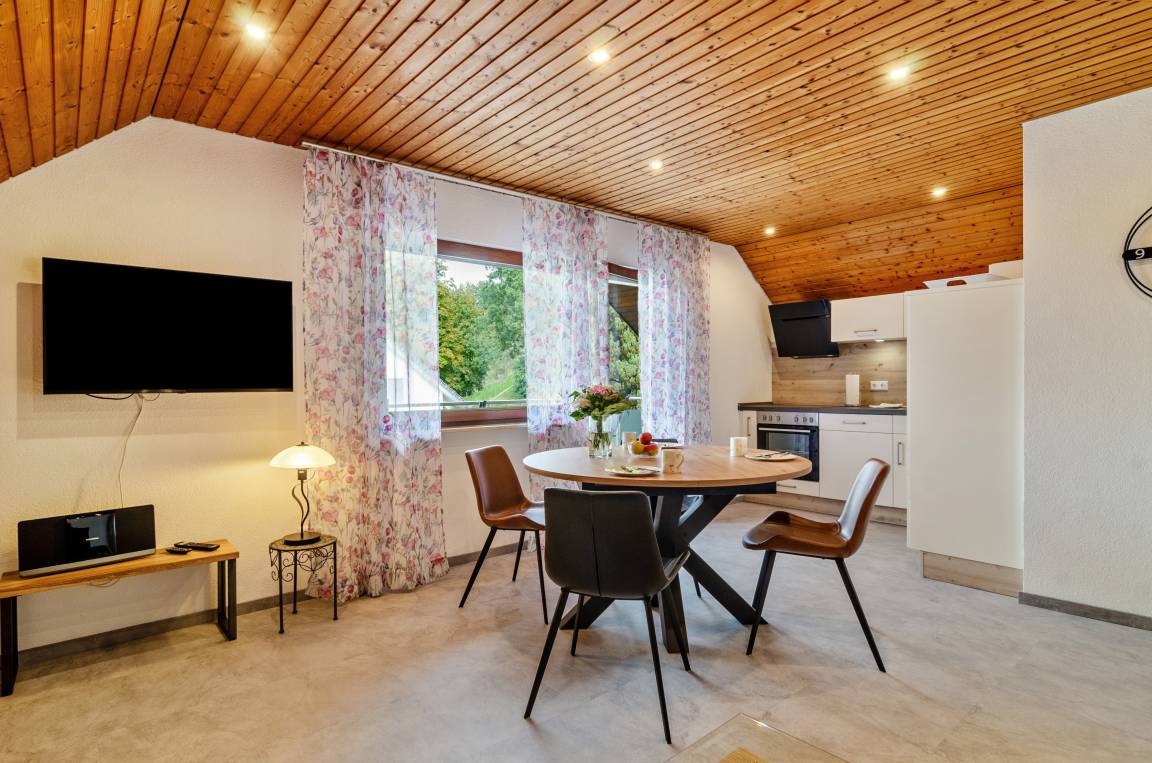 75 M² Ferienwohnung ∙ 2 Schlafzimmer ∙ 5 Gäste - Illmensee