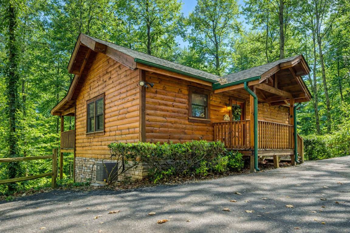 Apartment ∙ 2 Bedrooms ∙ 6 Guests - Townsend, TN