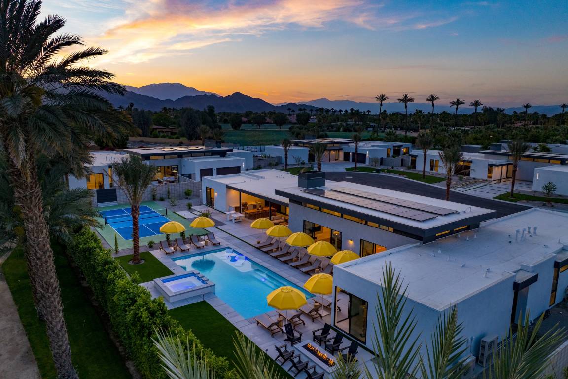 506 M² Villa ∙ 6 Bedrooms ∙ 16 Guests - Coachella Festival