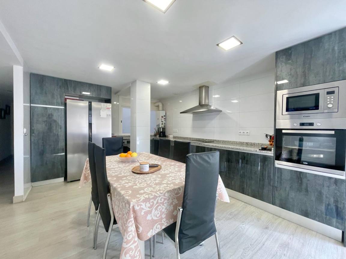 90 M² Apartment ∙ 3 Bedrooms ∙ 6 Guests - Benidorm