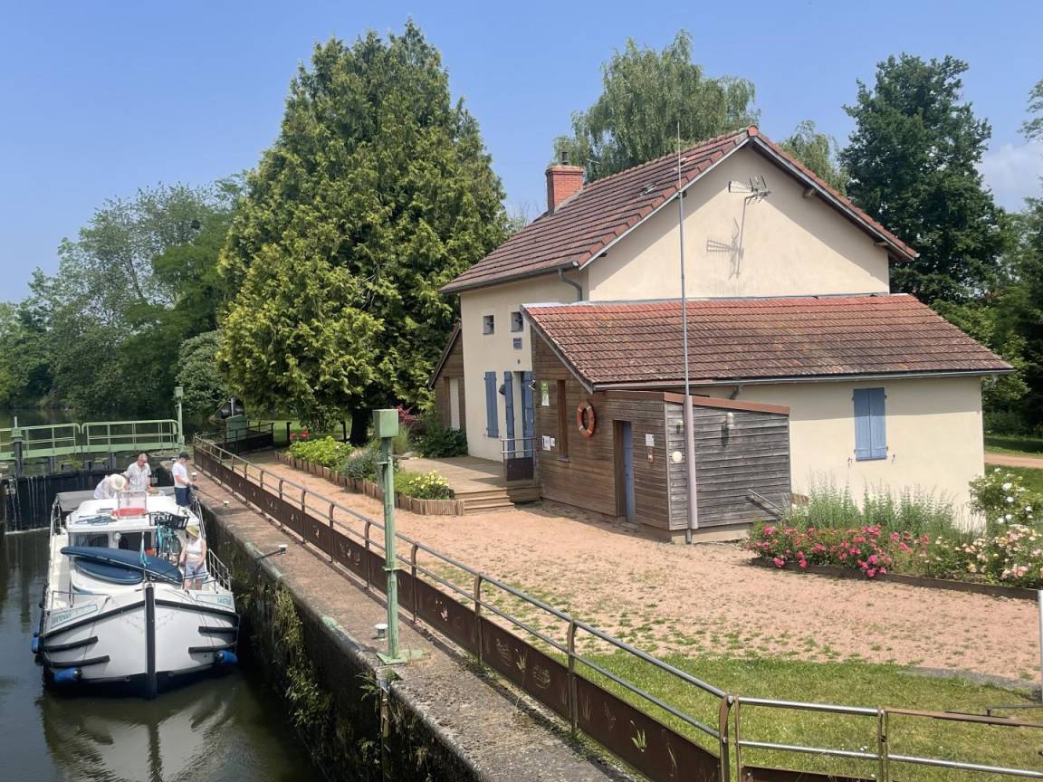 122 m&sup2; G&icirc;te 4 Schlafzimmer 13 G&auml;ste