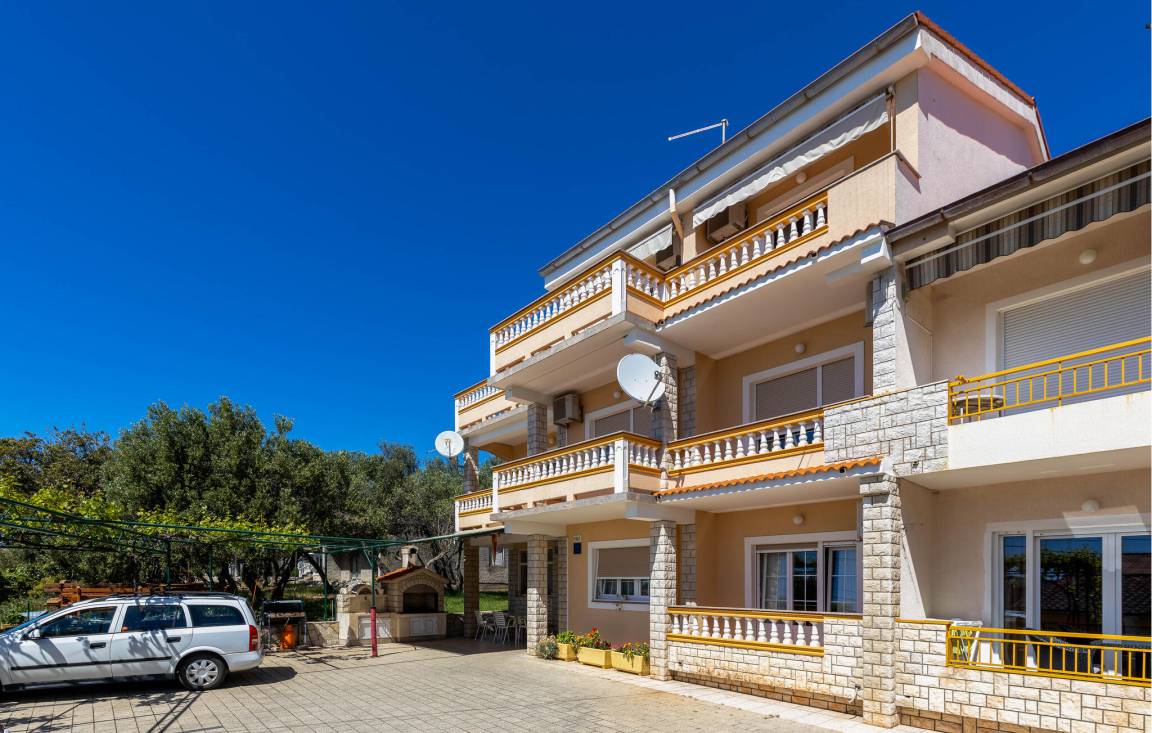 70 M² Apartment ∙ 2 Bedrooms ∙ 4 Guests - Rab