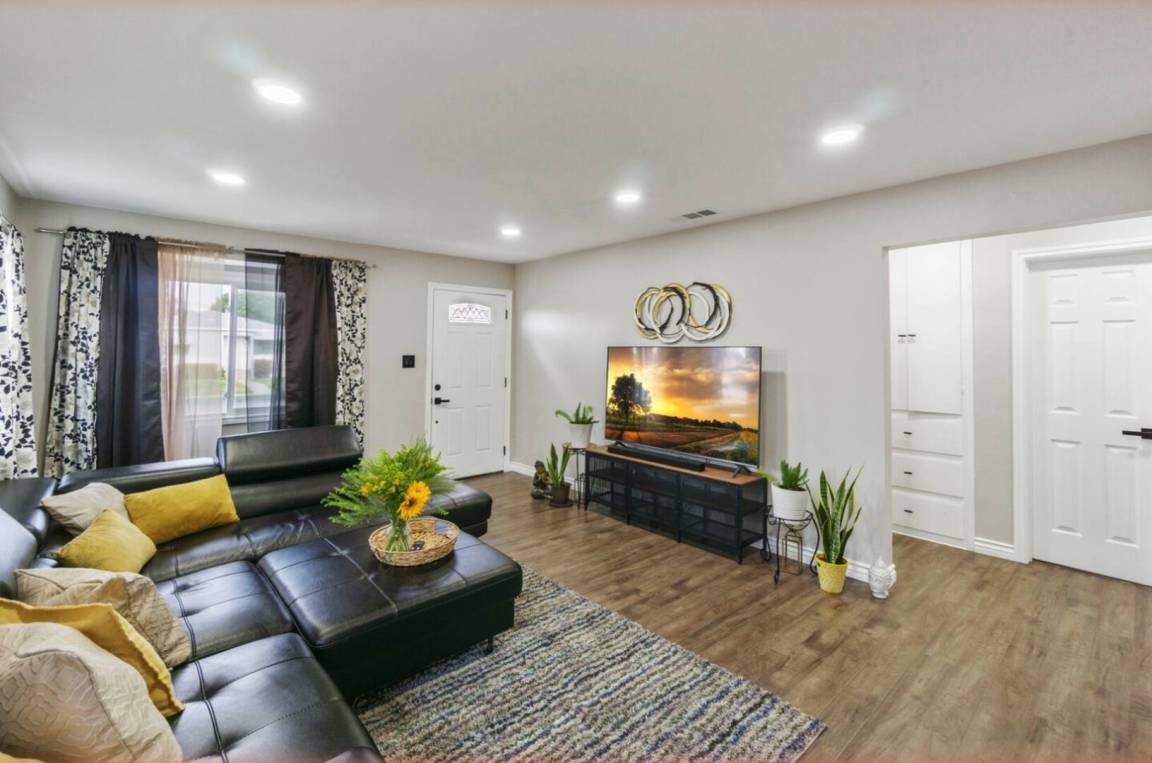242 M² House ∙ 3 Bedrooms ∙ 6 Guests - Long Beach, CA