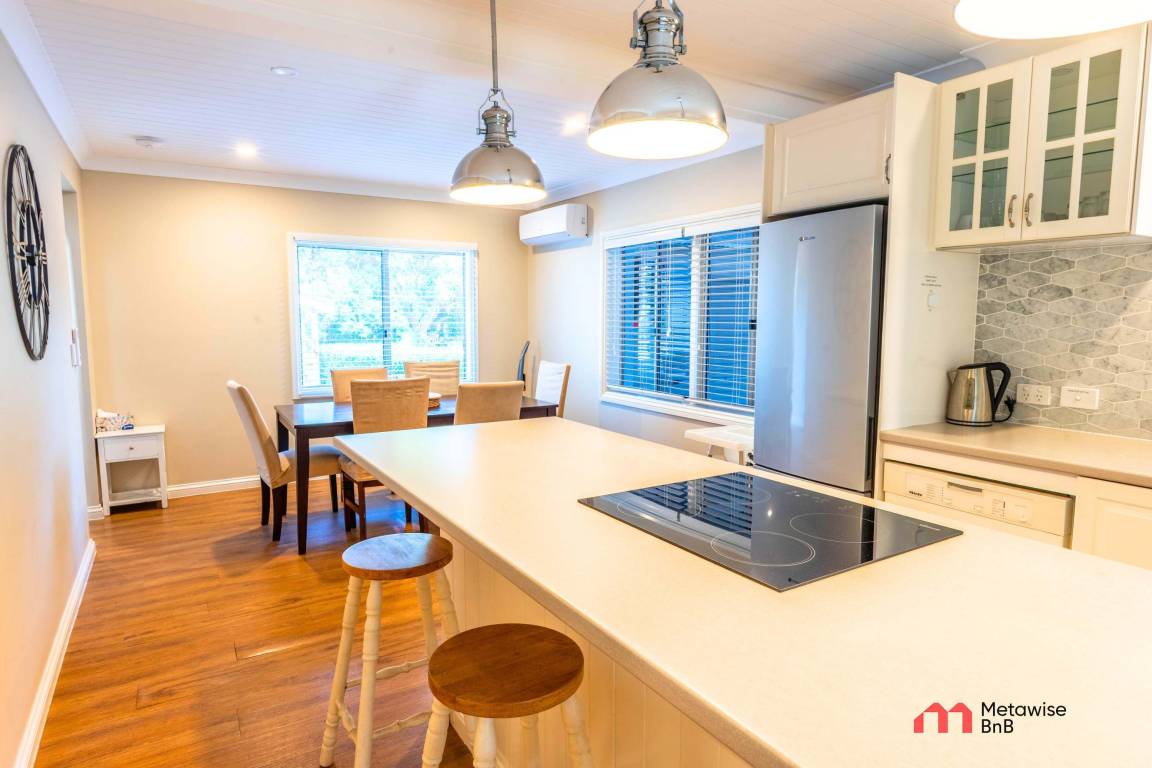 Apartment ∙ 3 Bedrooms ∙ 6 Guests - Caboolture