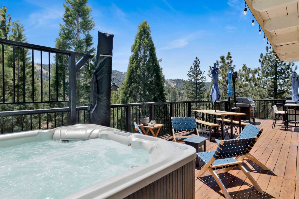 181 M² Cabin ∙ 4 Bedrooms ∙ 10 Guests - Big Bear, CA