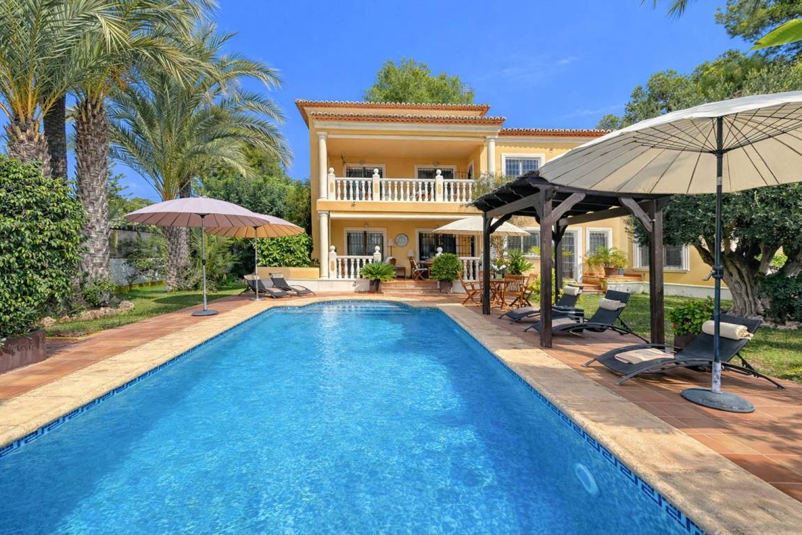 350 M² Ferienhaus ∙ 4 Schlafzimmer ∙ 8 Gäste - Moraira