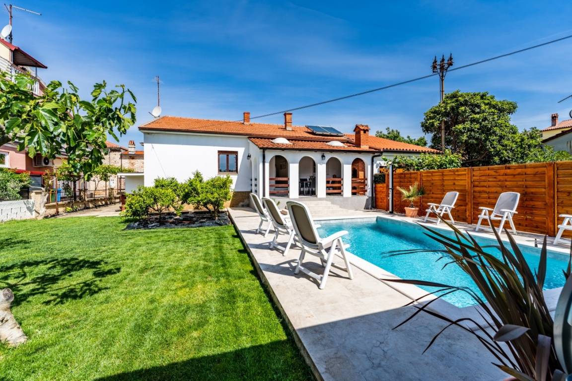 110 M² Maison De Vacances ∙ 3 Chambres ∙ 6 Personnes - Pula