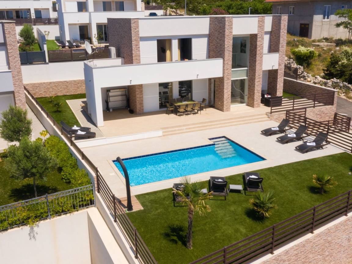 200 M² Ferienhaus ∙ 4 Schlafzimmer ∙ 10 Gäste - Novalja
