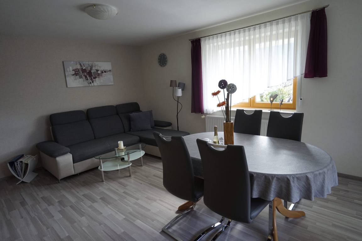 56 M² Ferienwohnung ∙ 1 Schlafzimmer ∙ 2 Gäste - Hausach