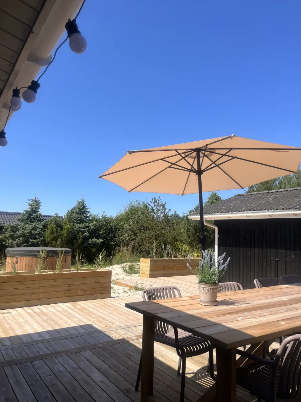 Nyistandsat sommerhus i Grønhøj med vildmarksbad