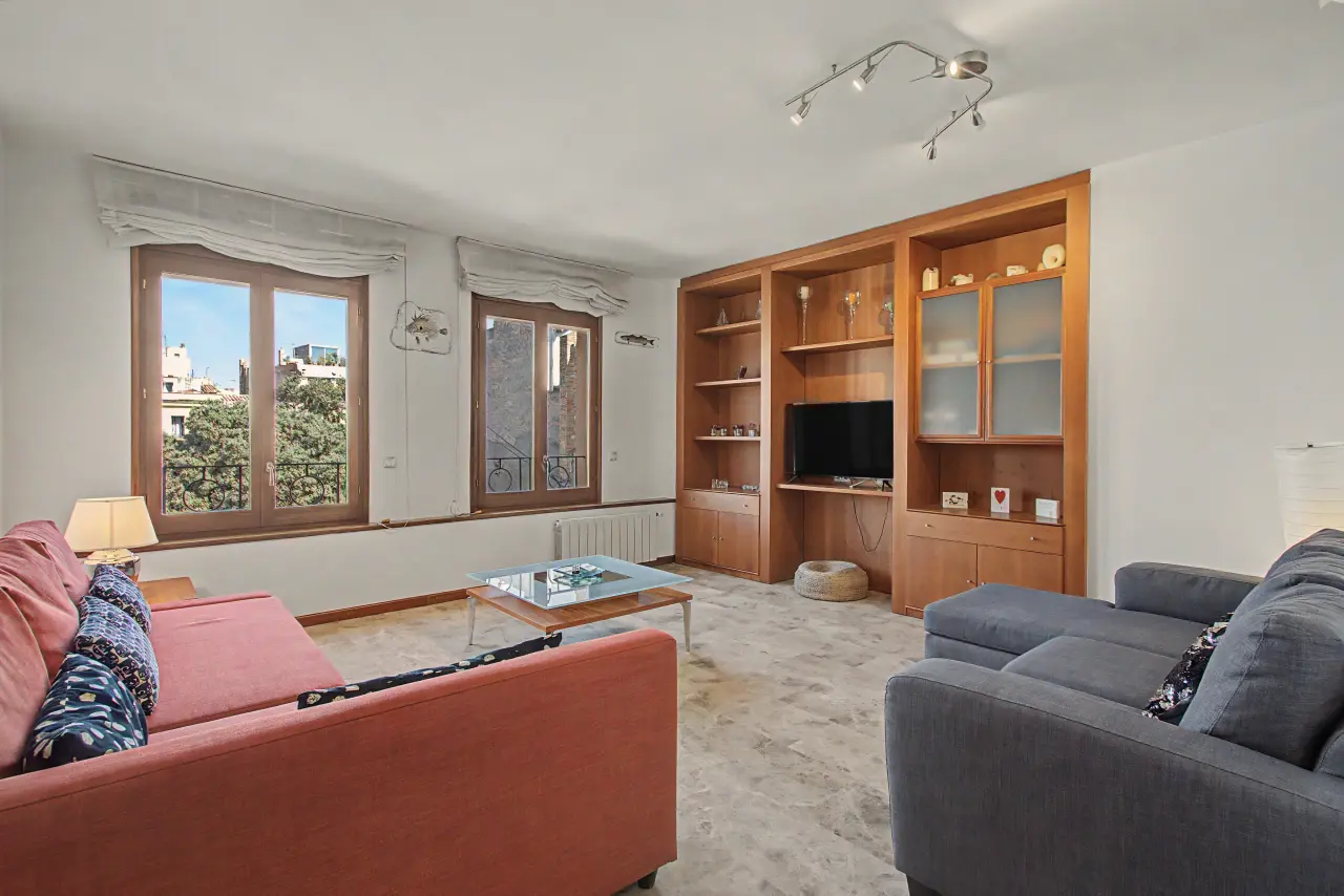 90 M² Apartment ∙ 3 Bedrooms ∙ 6 Guests - Figueres