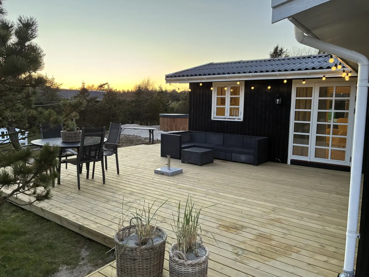 Nyistandsat sommerhus i Grønhøj med vildmarksbad