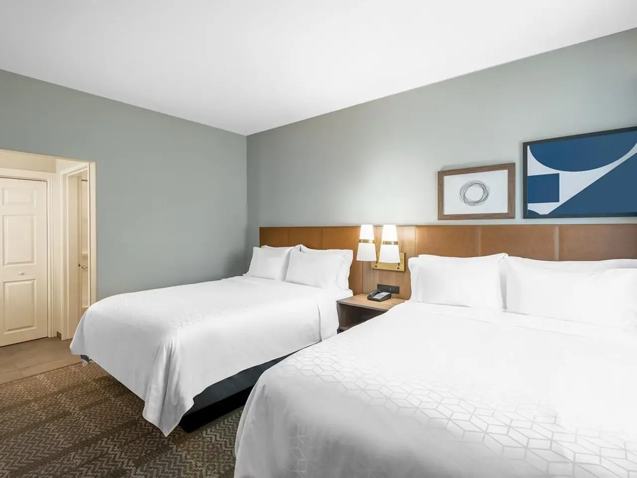 Hotel ∙ 2 Bedrooms ∙ 8 Guests - Glendale, AZ