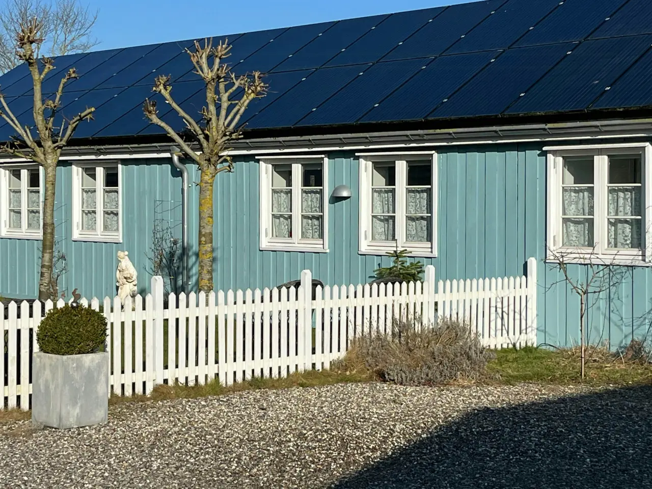 Hus i fredelige omgivelser 150 meter til vandet