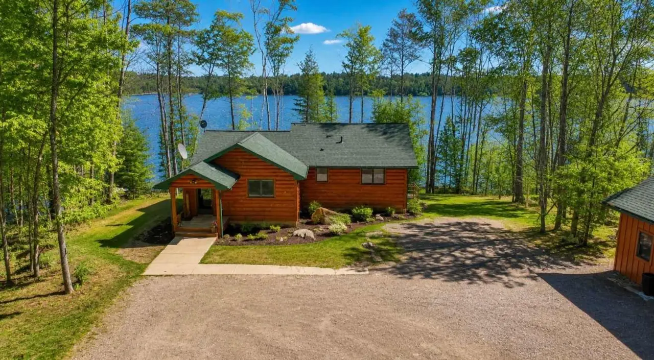 Apartment ∙ 4 Bedrooms ∙ 10 Guests - Eagle River, WI