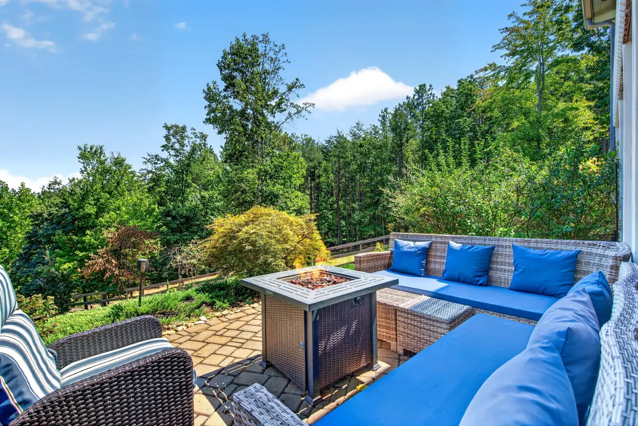 213 M² Cabin ∙ 3 Bedrooms ∙ 6 Guests - Lake Lure, NC