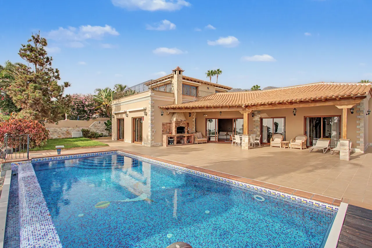350 M² Villa ∙ 5 Bedrooms ∙ 10 Guests - Costa Adeje