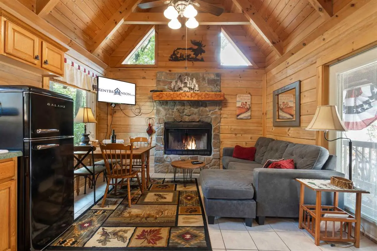 86 M² Cabin ∙ 2 Bedrooms ∙ 4 Guests - Ridgedale, MO