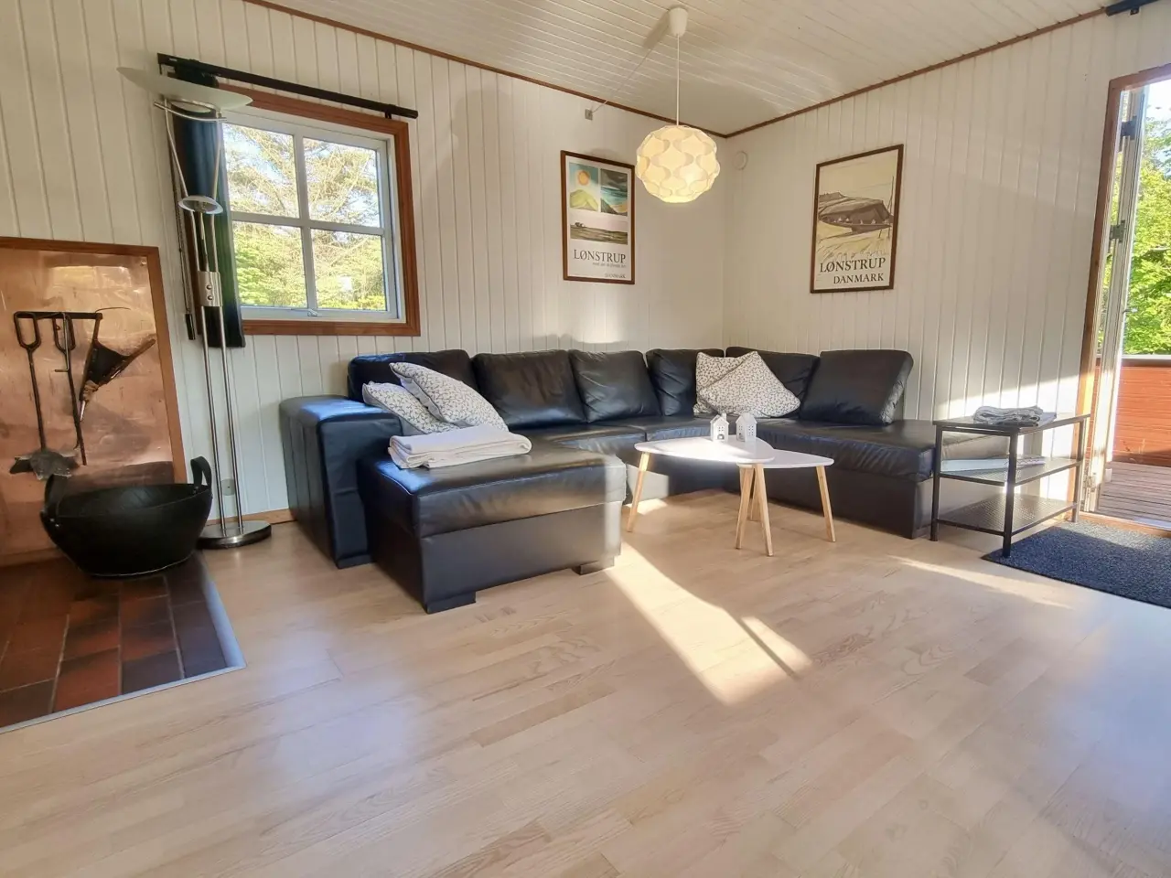 Helles Ferienhaus mit Kamin, großem Grundstück und zwei Terrassen