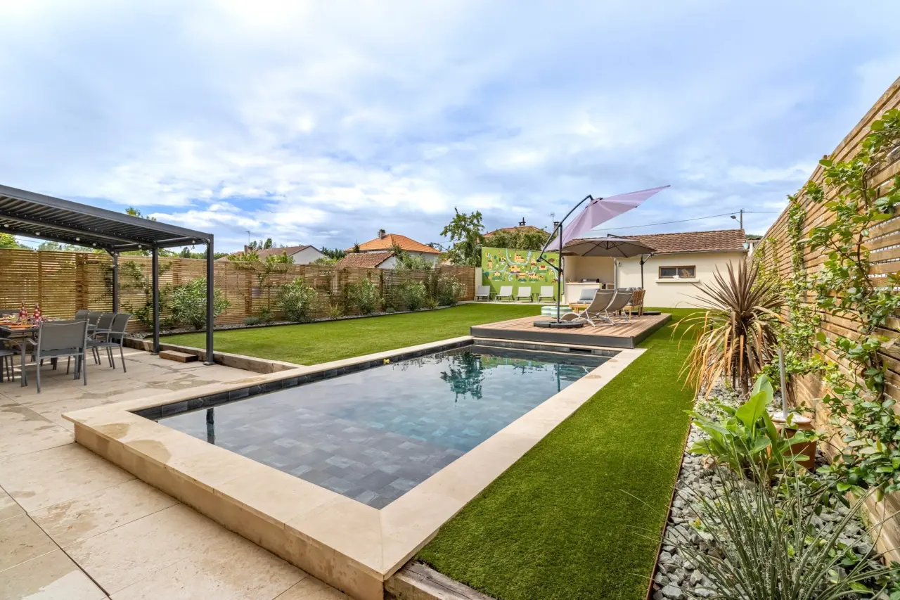 200 M² House ∙ 4 Bedrooms ∙ 11 Guests - Périgueux