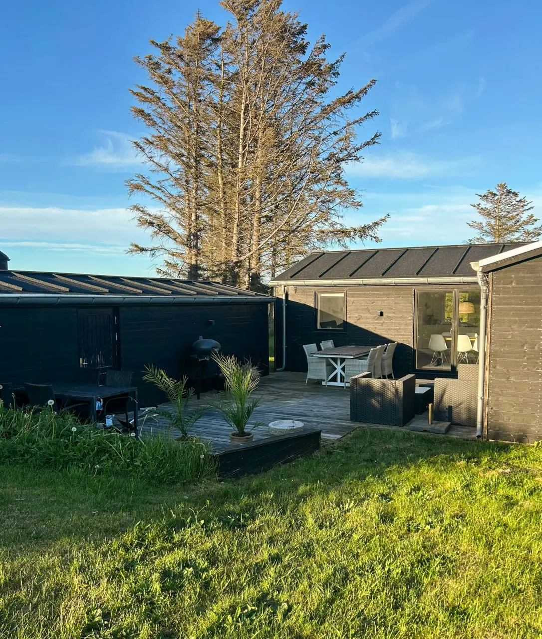 Nordjysk perle med brændeovn og to terrasser