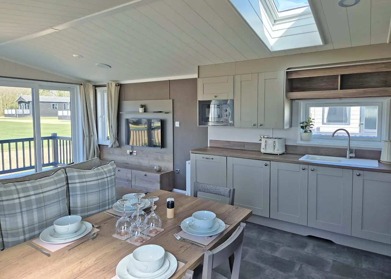 Chalet ∙ 2 Bedrooms ∙ 4 Guests - Warwickshire