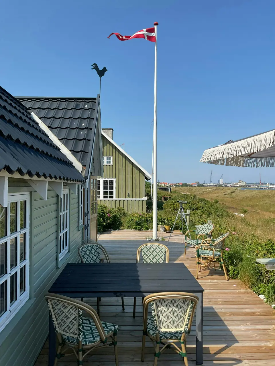 Sommerhus i første klitrække ved Grenå strand