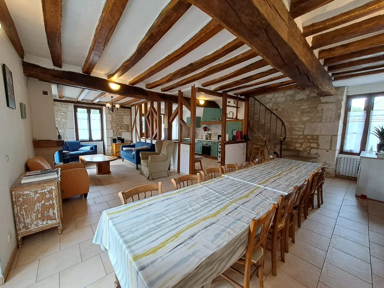 190 M² Cottage ∙ 6 Bedrooms ∙ 15 Guests - Auxerre