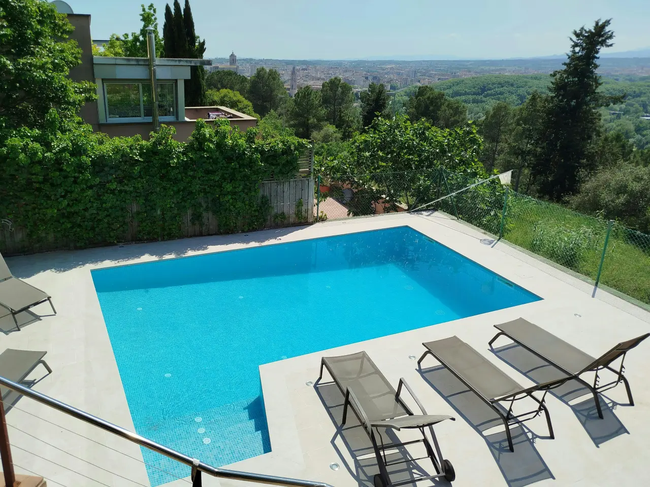 250 M² Talo ∙ 5 Makuuhuonetta ∙ 13 Vierasta - Girona