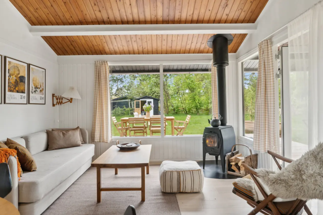 Hyggeligt sommerhus med vildmarksbad og sauna