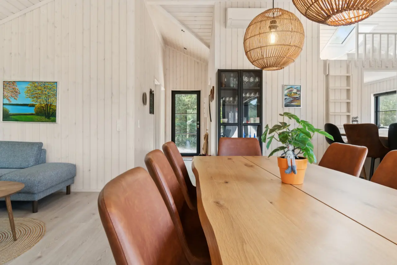 Moderne feriehus nær strand og skøn natur