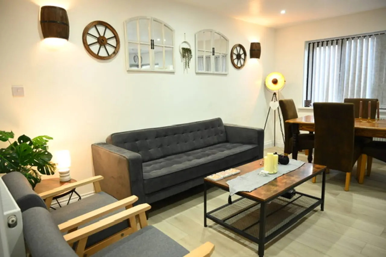 85 M² Casa ∙ 4 Habitaciones ∙ 8 Huéspedes - Leicester