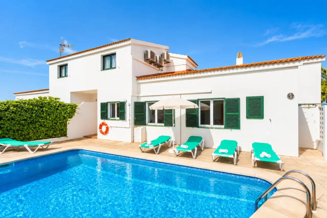 200 M² Villa ∙ 4 Habitaciones ∙ 8 Huéspedes - Menorca