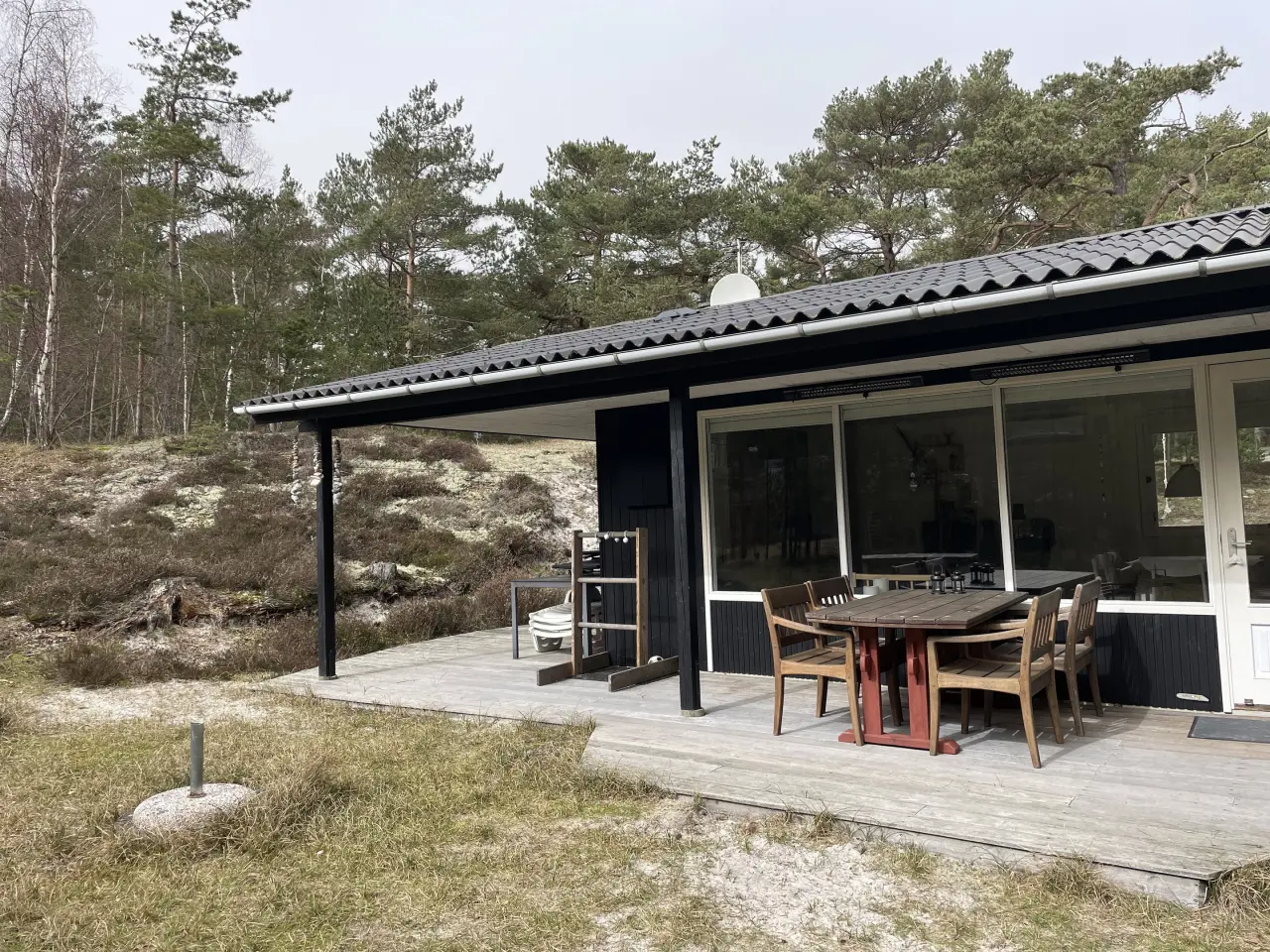 Hyggeligt lille sommerhus i klitterne på Dueodde
