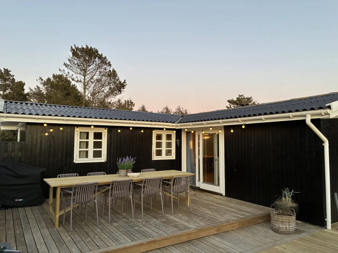 Nyistandsat sommerhus i Grønhøj med vildmarksbad