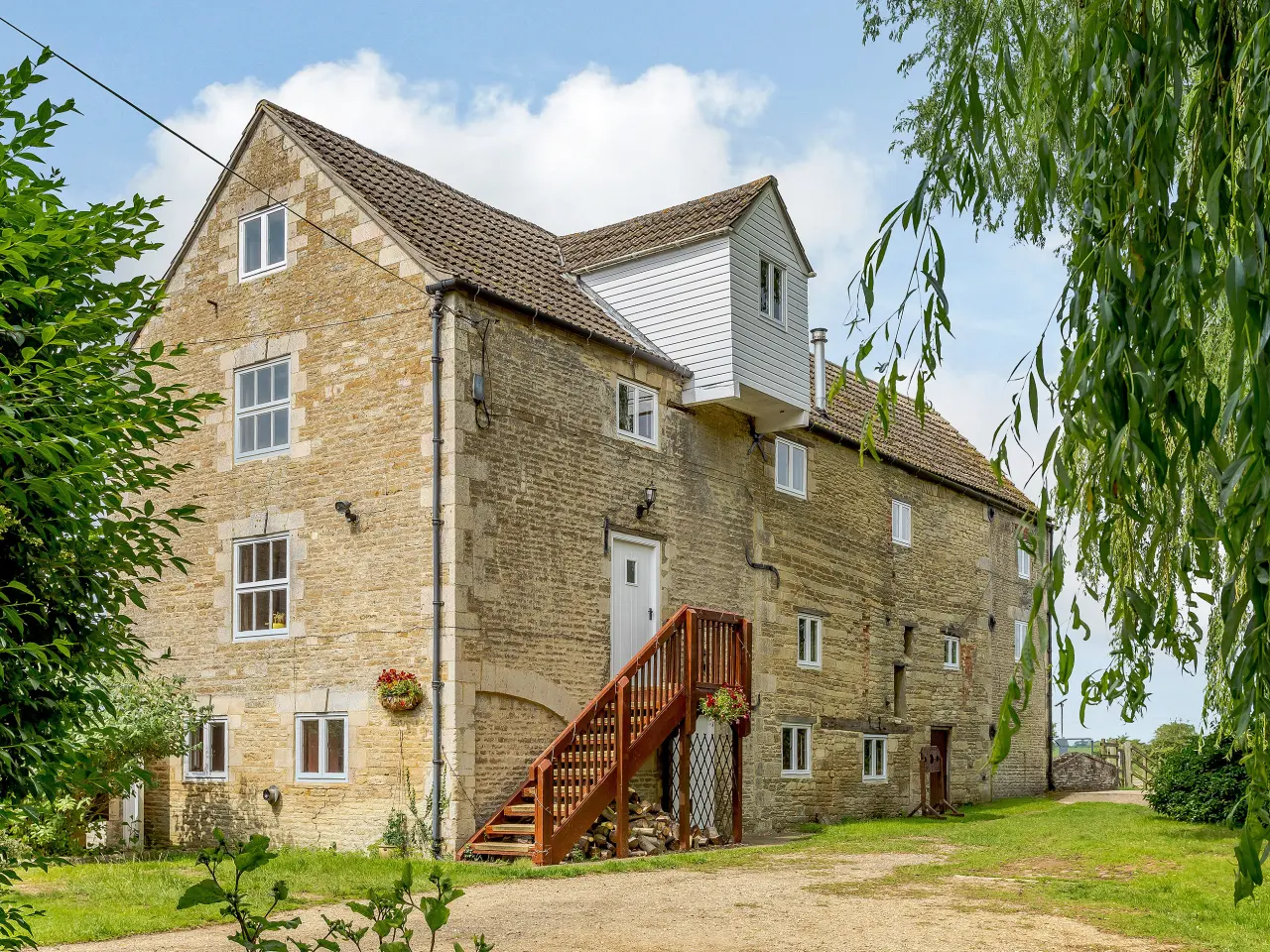 Cottage ∙ 4 Bedrooms ∙ 8 Guests - Bourne