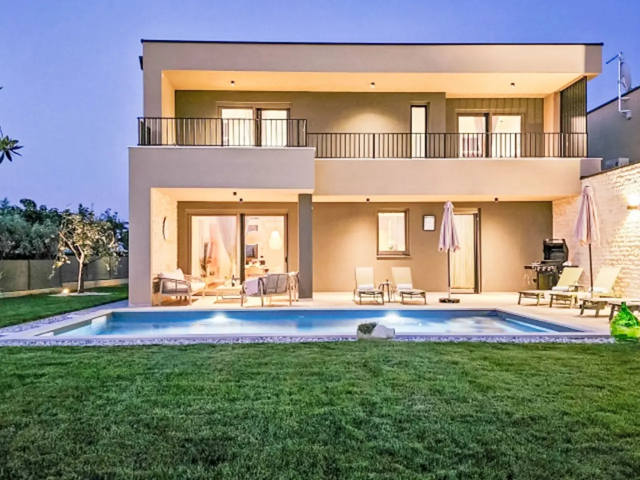 180 M² Huis ∙ 3 Slaapkamers ∙ 6 Gasten - Novigrad