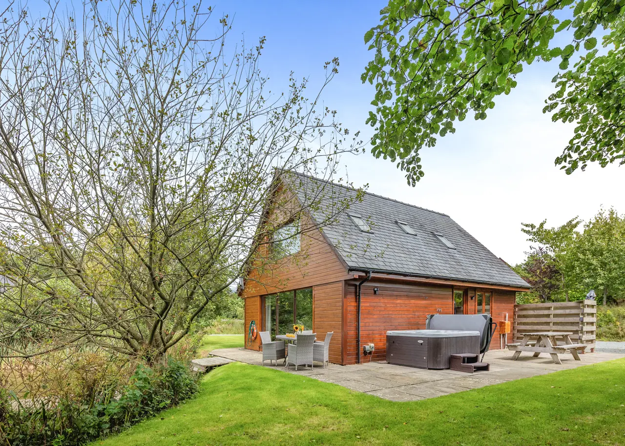 Chalet ∙ 2 Bedrooms ∙ 4 Guests - Bangor