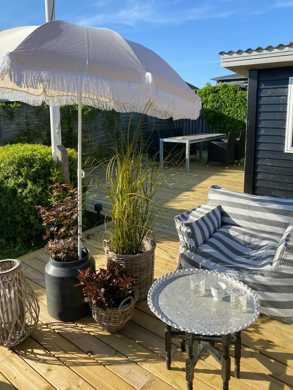 Moderne sommerhus ved Enebærodde med havudsigt