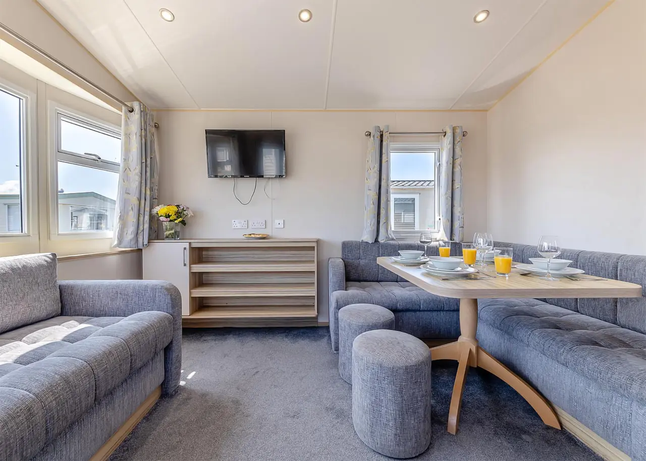 Caravan ∙ 2 Bedrooms ∙ 6 Guests - Hampshire