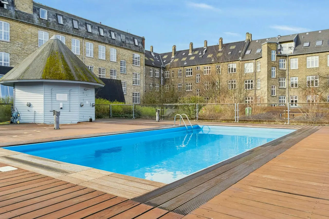 Renoveret lejlighed med pooladgang på Østerbro