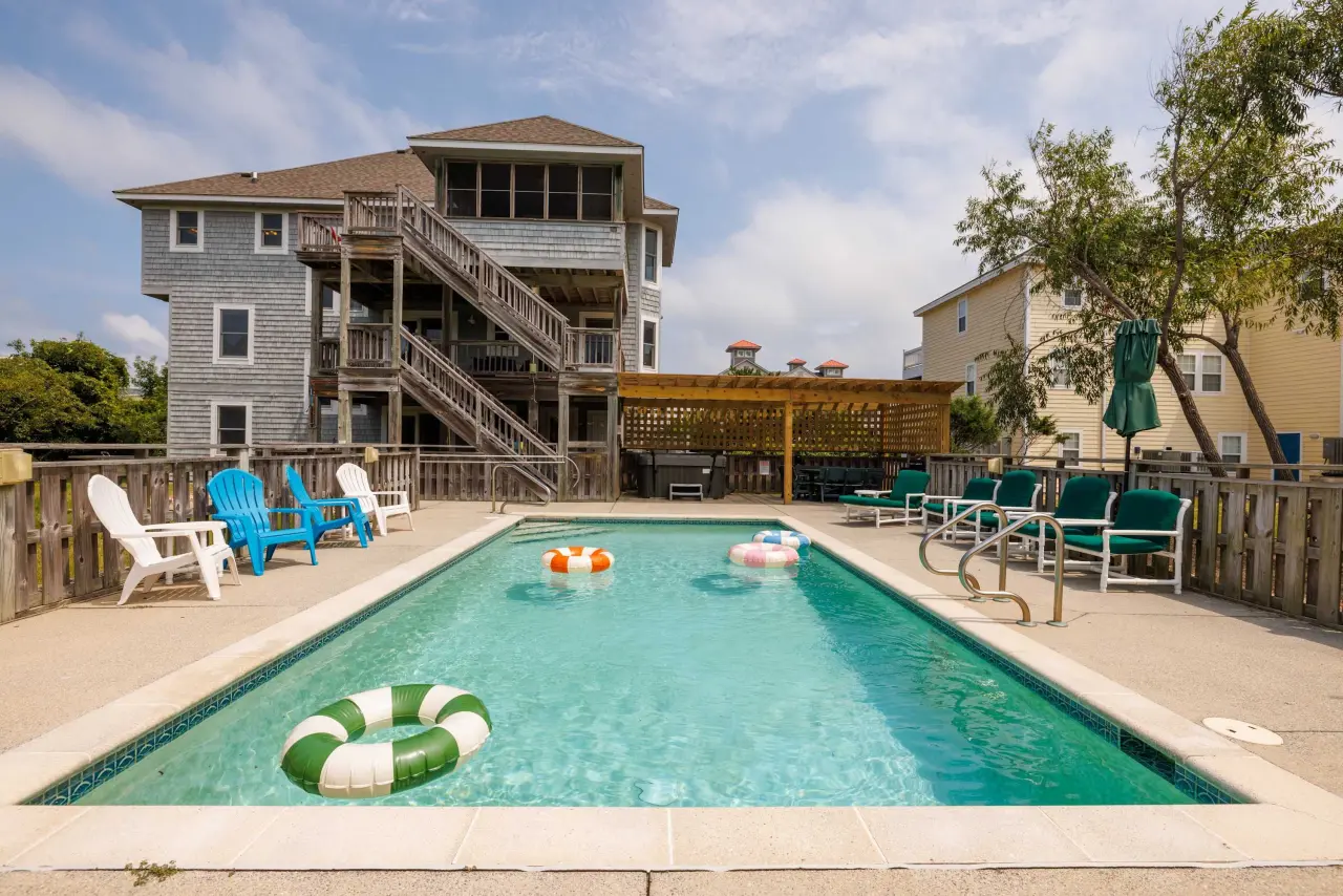 Apartment ∙ 6 Bedrooms ∙ 15 Guests - Carova Beach, NC