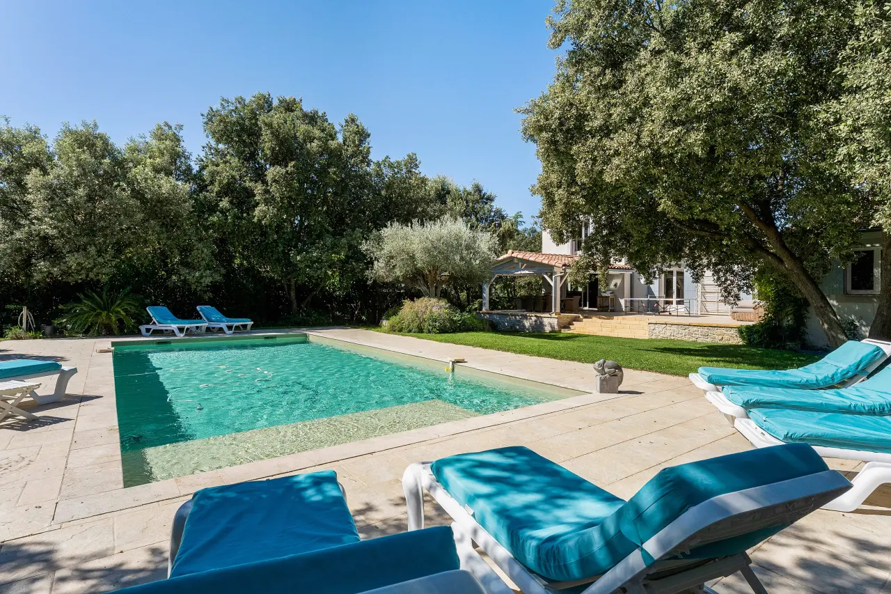 219 M² Maison De Vacances ∙ 4 Chambres ∙ 8 Personnes - Uzès