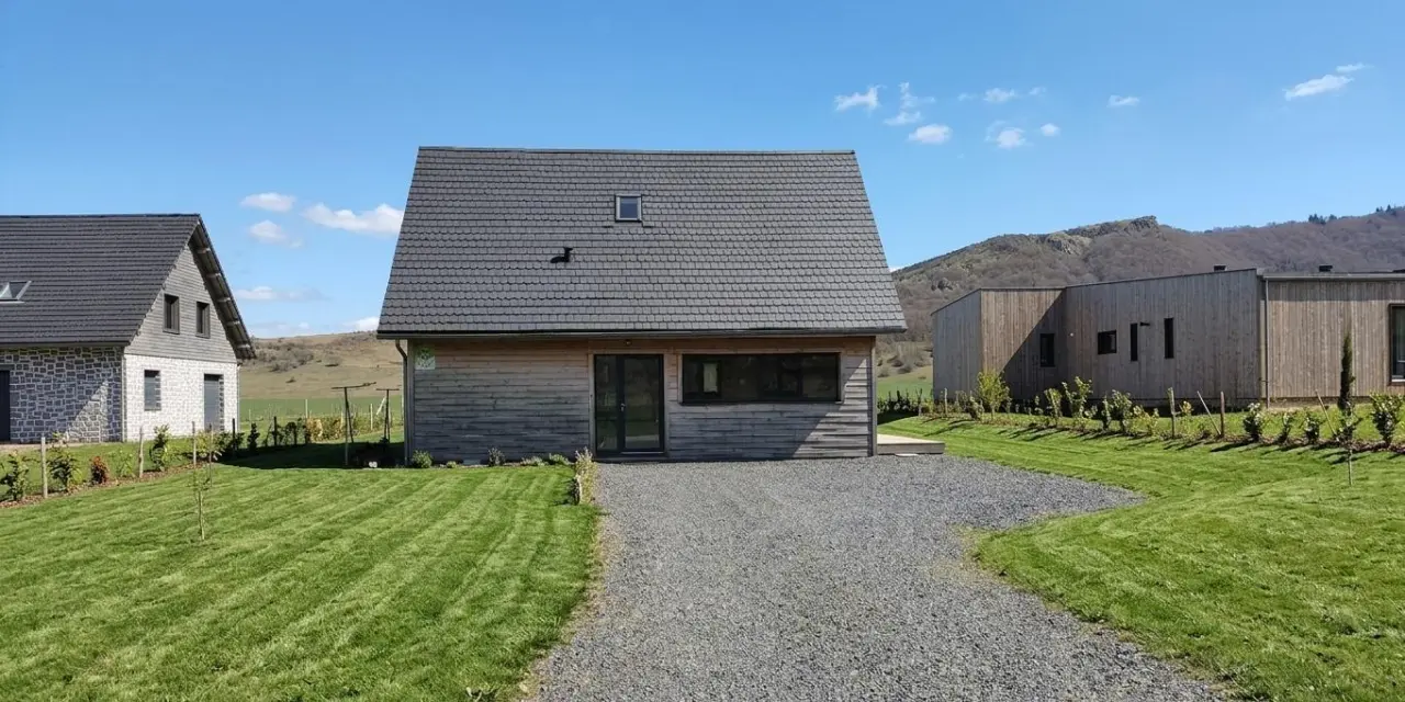 99 M² Gîte ∙ 3 Chambres ∙ 6 Personnes - Murol