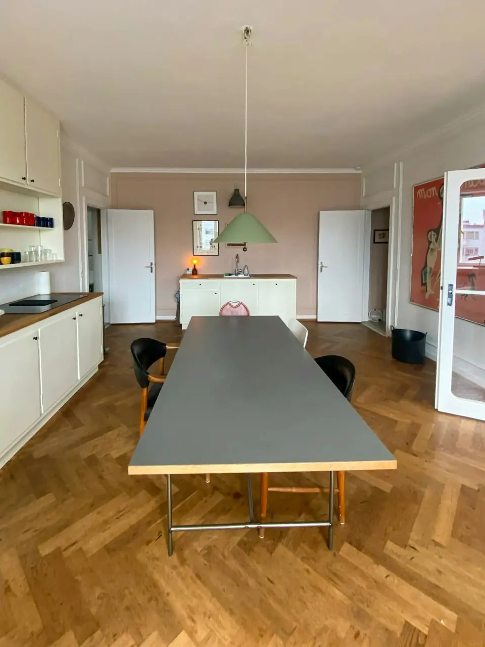 Lysfyldt lejlighed med udsigt på Christianshavn