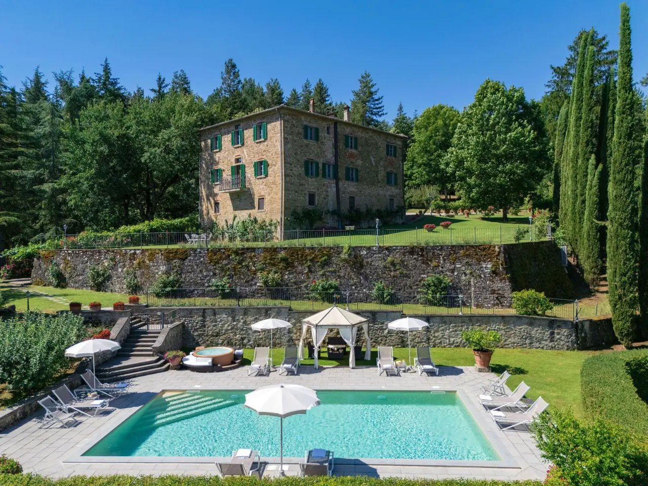 500 m&sup2; Villa 6 Schlafzimmer 12 G&auml;ste