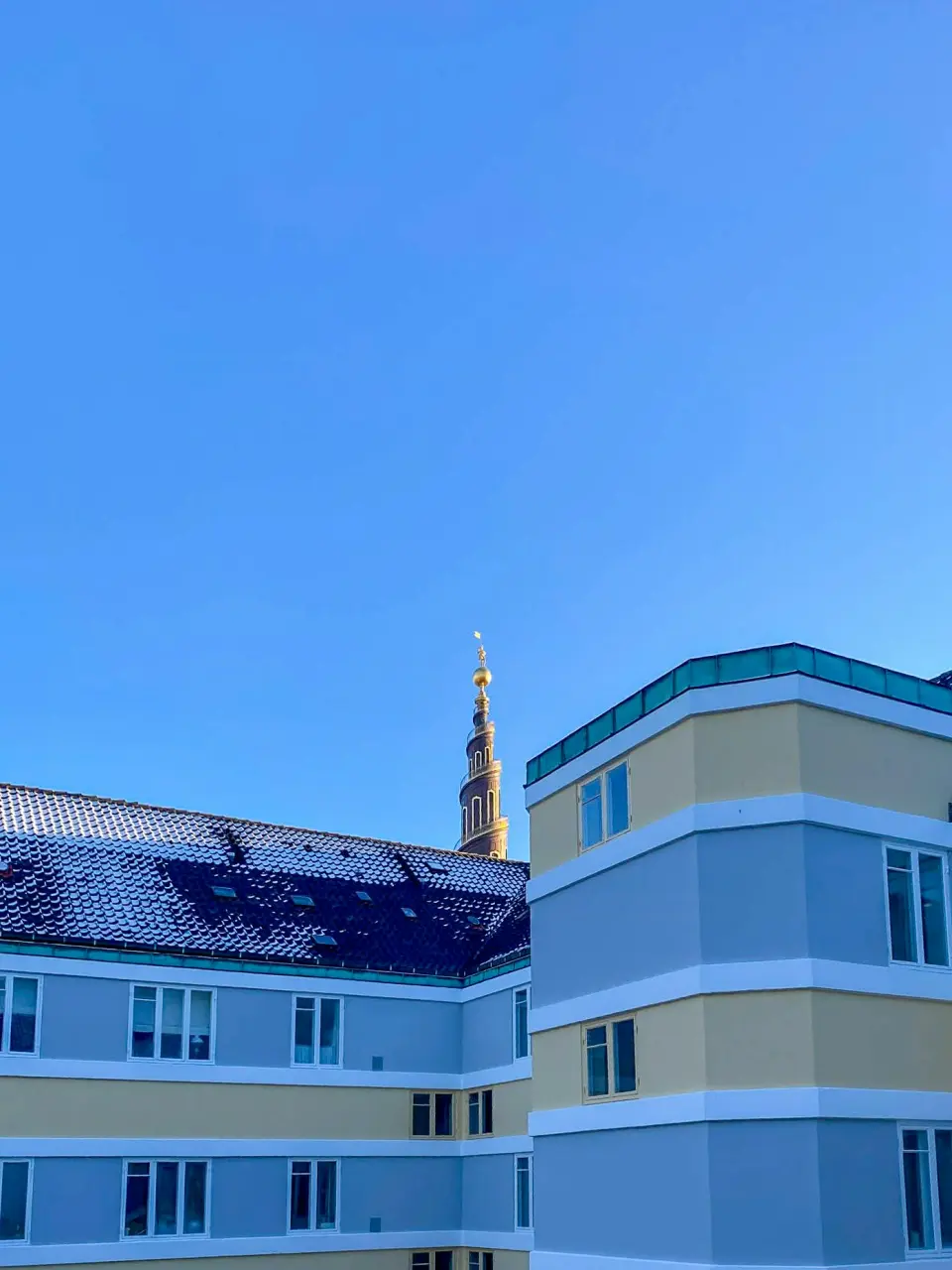 Lysfyldt lejlighed med udsigt på Christianshavn